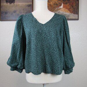 A New Day Green Top Leaf Print Women's Size M Bishop Sleeve Blouse Lined Sleeves